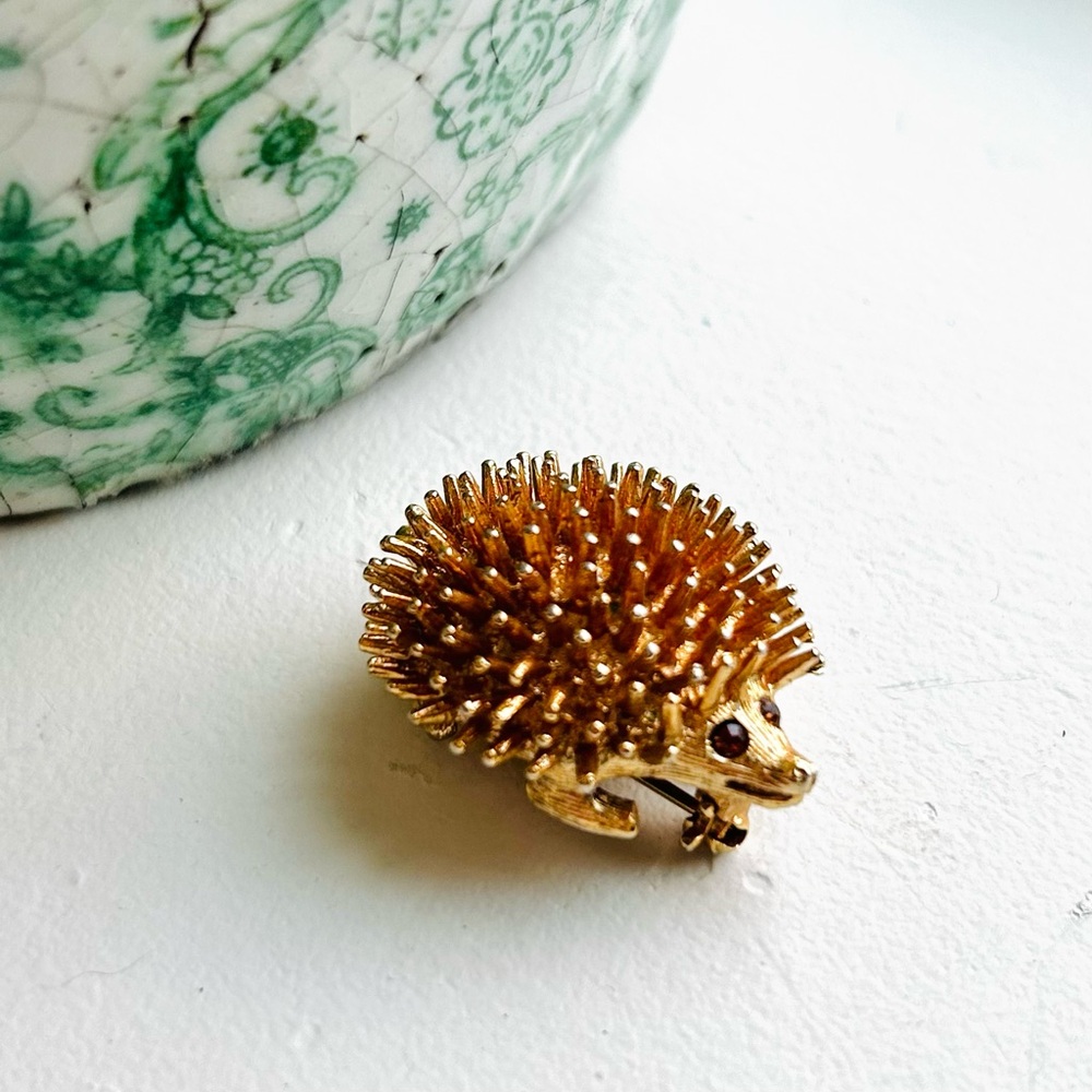 Vintage Sarah Coventry Mid-Century Goldtone Porcupine Hedgehog Pin